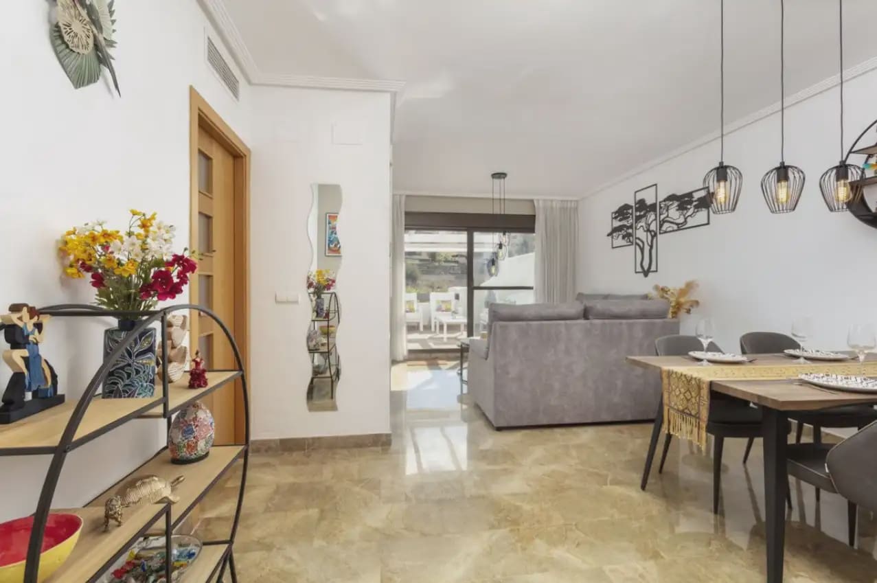 2 sypialnia Apartament przy plaży na sprzedaż w New Golden Mile z basenem garażem - 375 000 € (Ref: 10170147)