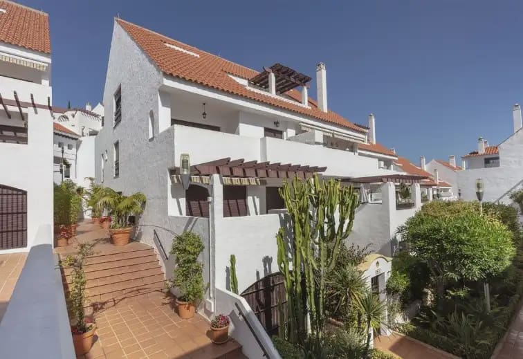 2 soverom Leilighet til salgs i Marbella med svømmebasseng garasje - € 469 000 (Ref: 10183398)