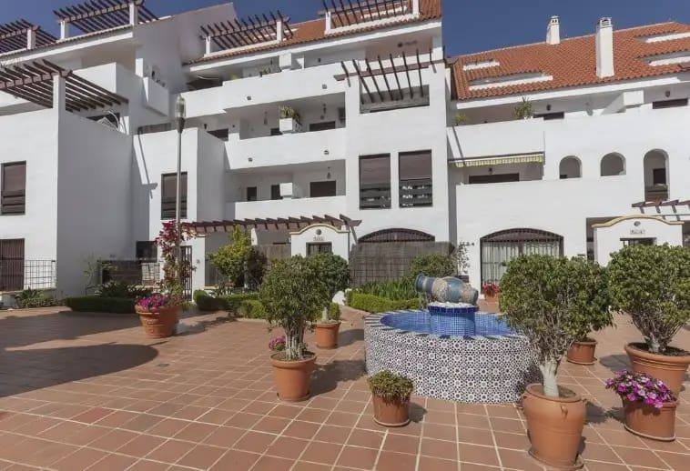 2 soverom Leilighet til salgs i Marbella med svømmebasseng garasje - € 469 000 (Ref: 10183398)