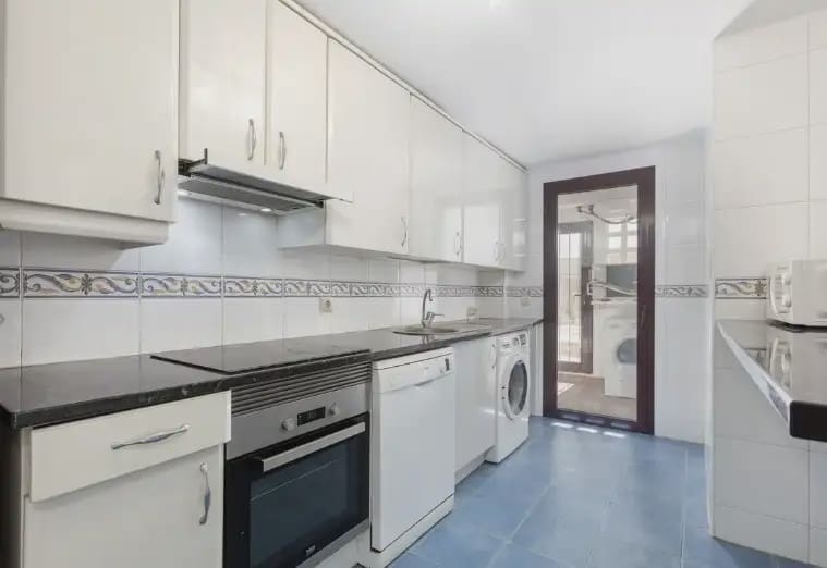 2 soverom Leilighet til salgs i Marbella med svømmebasseng garasje - € 469 000 (Ref: 10183398)