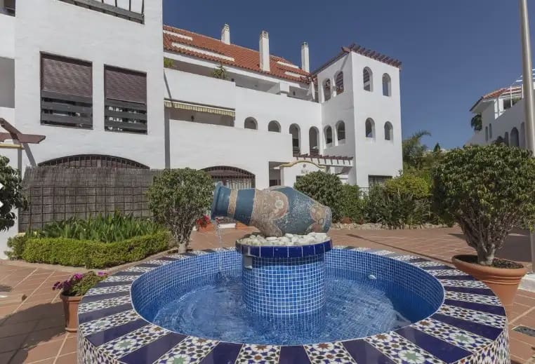 2 soverom Leilighet til salgs i Marbella med svømmebasseng garasje - € 469 000 (Ref: 10183398)