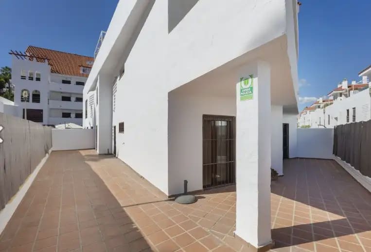 2 soverom Leilighet til salgs i Marbella med svømmebasseng garasje - € 469 000 (Ref: 10183398)