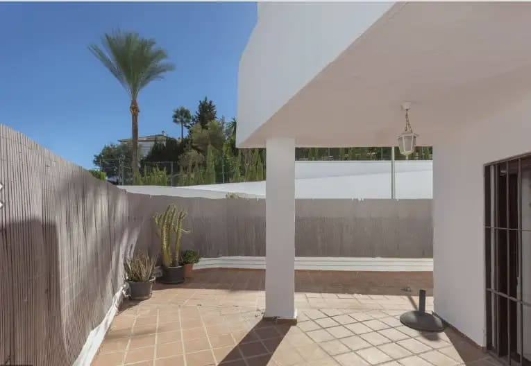 2 soverom Leilighet til salgs i Marbella med svømmebasseng garasje - € 469 000 (Ref: 10183398)