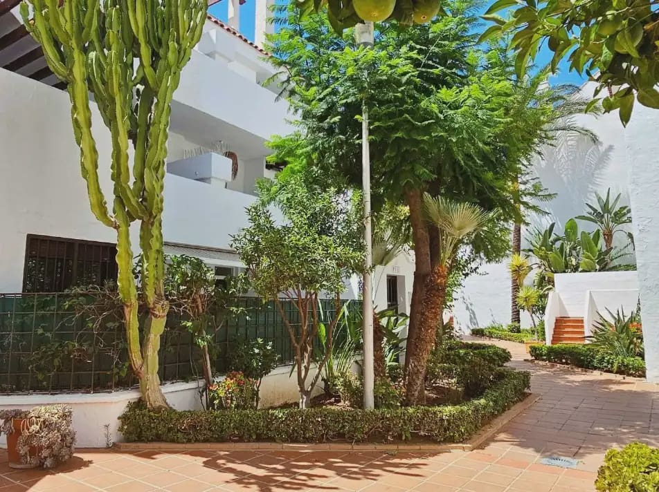 2 soverom Leilighet til salgs i Marbella med svømmebasseng garasje - € 469 000 (Ref: 10183398)