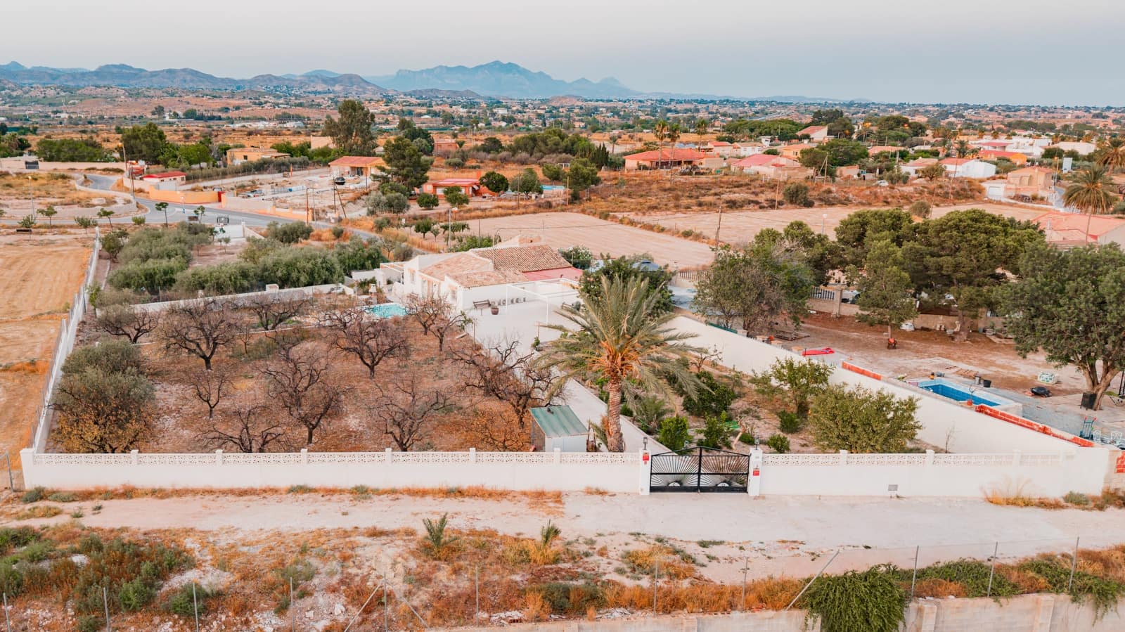 Chalet de 2 habitaciones en Alicante / Alacant ciudad en venta con piscina garaje - 396.000 € (Ref: 10162380)
