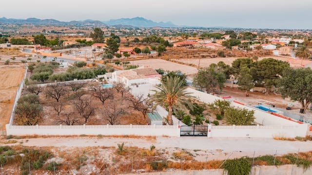 Chalet de 2 habitaciones en Alicante / Alacant ciudad en venta con piscina garaje - 396.000 € (Ref: 10162380)