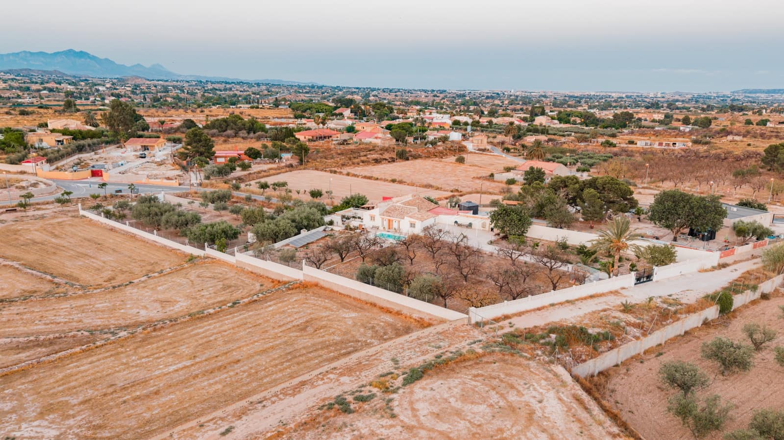 Chalet de 2 habitaciones en Alicante / Alacant ciudad en venta con piscina garaje - 396.000 € (Ref: 10162380)