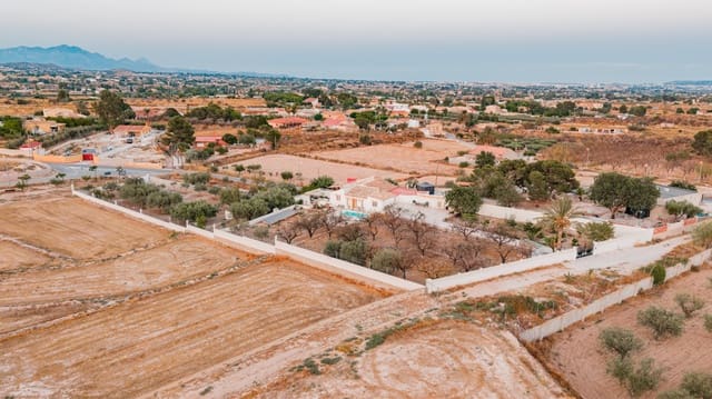 Chalet de 2 habitaciones en Alicante / Alacant ciudad en venta con piscina garaje - 396.000 € (Ref: 10162380)
