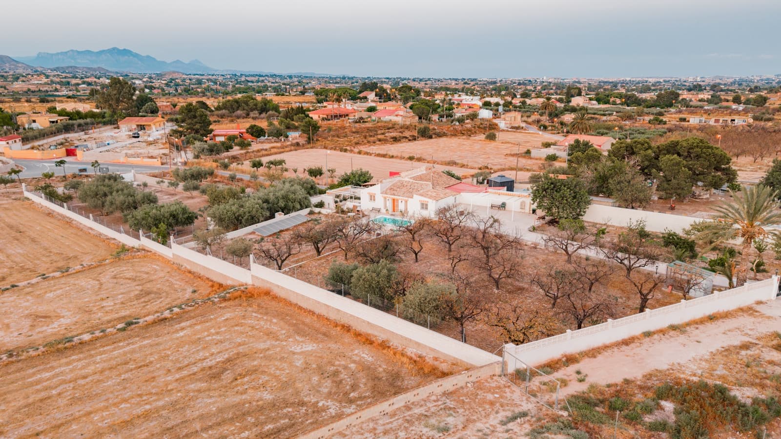 Chalet de 2 habitaciones en Alicante / Alacant ciudad en venta con piscina garaje - 396.000 € (Ref: 10162380)