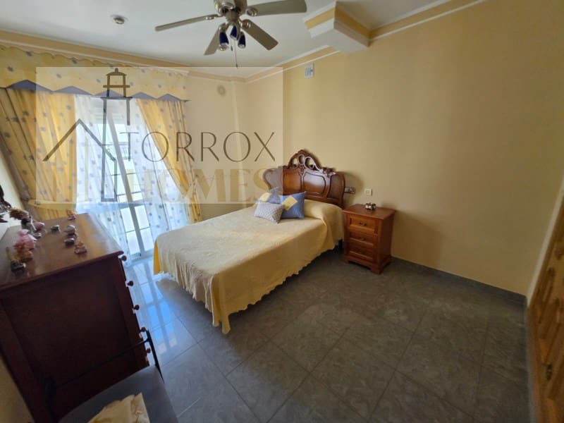 Piso de 5 habitaciones en Torrox en venta - 250.000 € (Ref: 10166928)