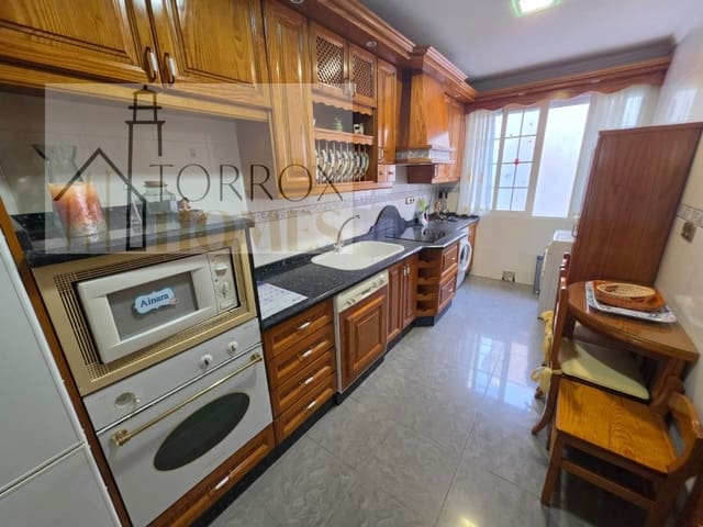 Piso de 5 habitaciones en Torrox Pueblo, Torrox en venta - 250.000 € (Ref: 10166928)