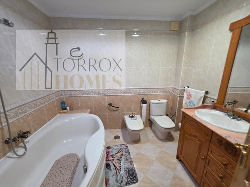 Piso de 5 habitaciones en Torrox en venta - 250.000 € (Ref: 10166928)
