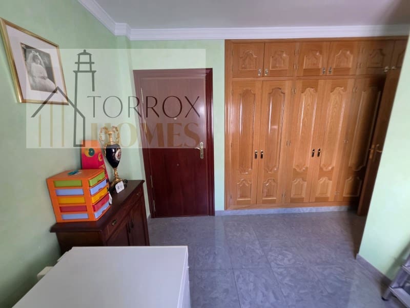 Piso de 5 habitaciones en Torrox en venta - 250.000 € (Ref: 10166928)