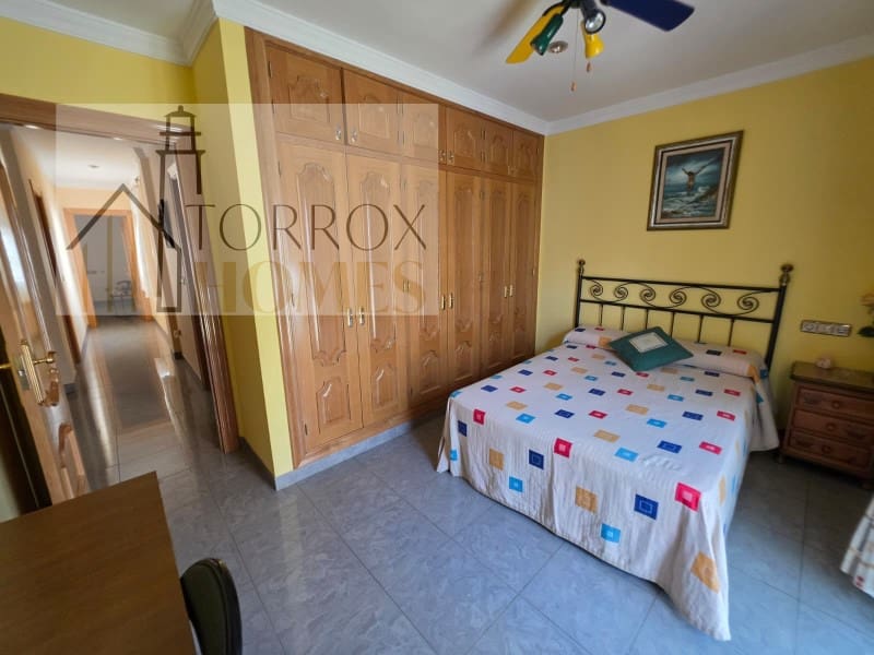 Piso de 5 habitaciones en Torrox en venta - 250.000 € (Ref: 10166928)