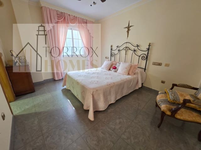 Piso de 5 habitaciones en Torrox Pueblo, Torrox en venta - 250.000 € (Ref: 10166928)