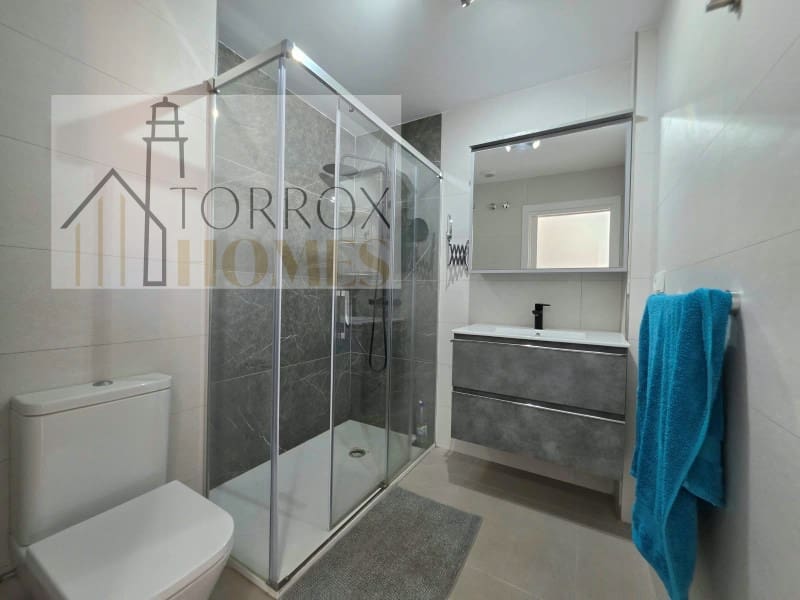 Piso de 2 habitaciones en Torrox-Costa en venta con piscina garaje - 395.000 € (Ref: 10166931)