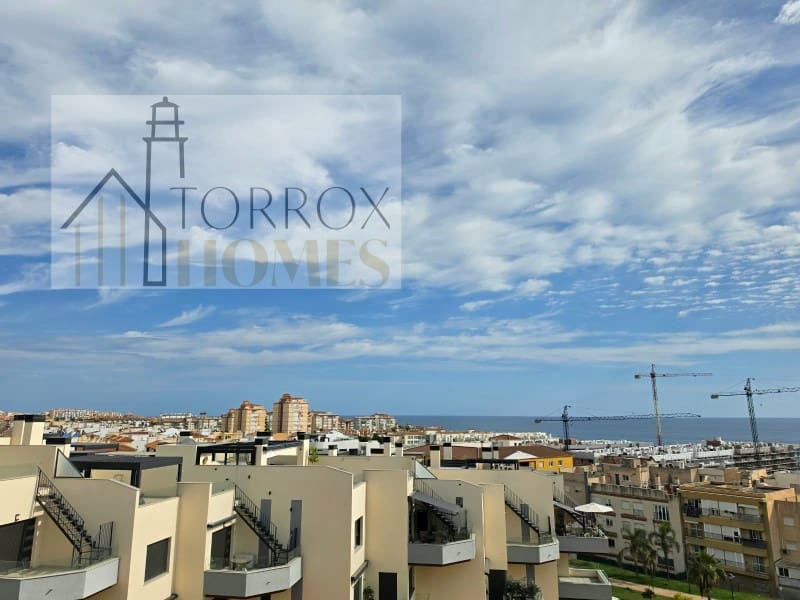 Piso de 2 habitaciones en Torrox-Costa en venta con piscina garaje - 395.000 € (Ref: 10166931)