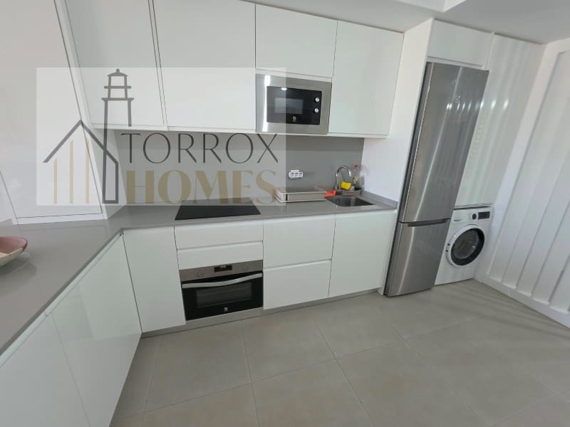 Piso de 2 habitaciones en Torrox-Costa en venta con piscina garaje - 395.000 € (Ref: 10166931)