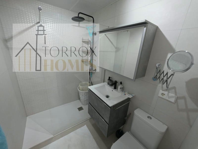 Piso de 2 habitaciones en Torrox-Costa en venta con piscina garaje - 395.000 € (Ref: 10166931)