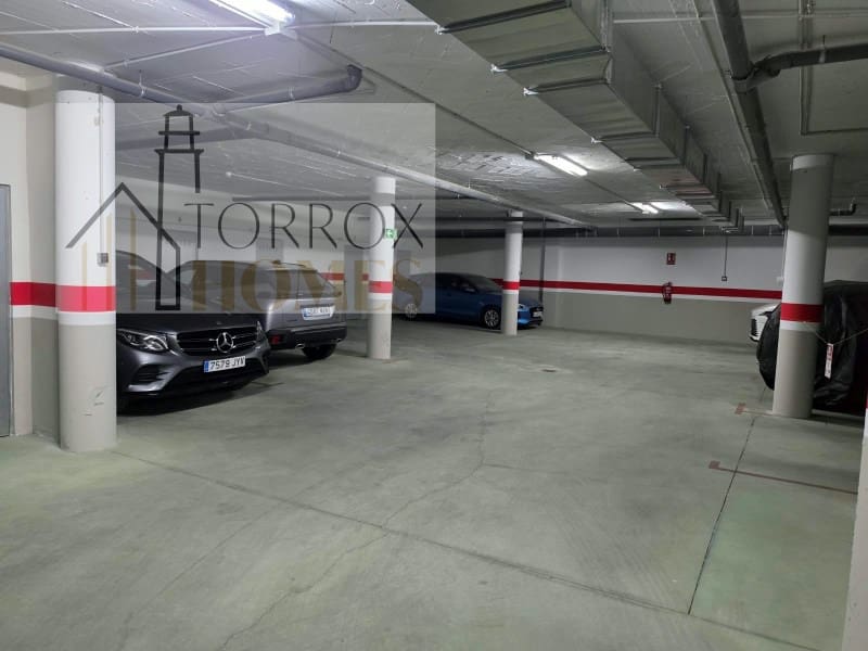 Piso de 2 habitaciones en Torrox-Costa en venta con piscina garaje - 395.000 € (Ref: 10166931)