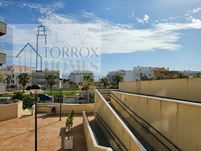 Piso de 2 habitaciones en Torrox-Costa en venta con piscina garaje - 395.000 € (Ref: 10166931)