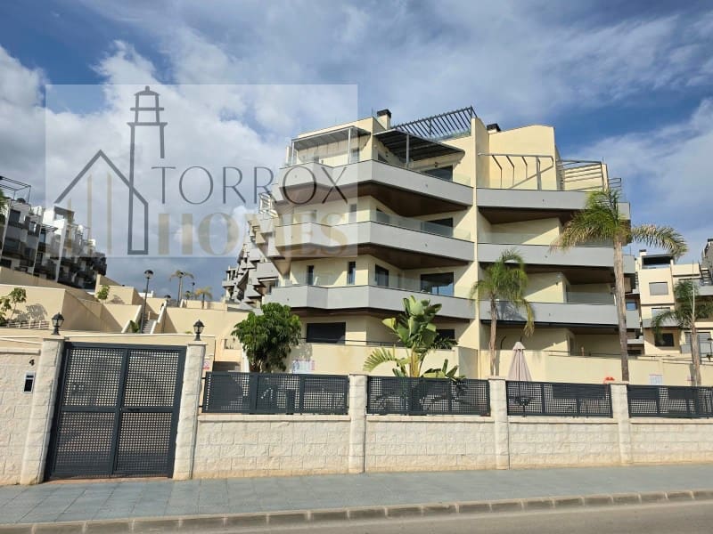 Piso de 2 habitaciones en Torrox-Costa en venta con piscina garaje - 395.000 € (Ref: 10166931)