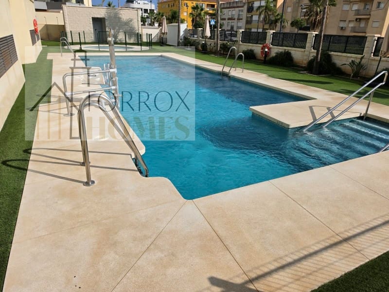 Piso de 2 habitaciones en Torrox-Costa en venta con piscina garaje - 395.000 € (Ref: 10166931)