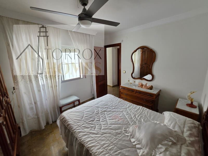 Piso de 3 habitaciones en Torrox-Costa en venta - 306.000 € (Ref: 10166937)