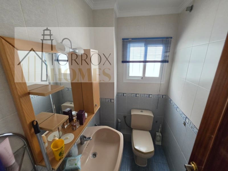 Piso de 3 habitaciones en Torrox-Costa en venta - 306.000 € (Ref: 10166937)