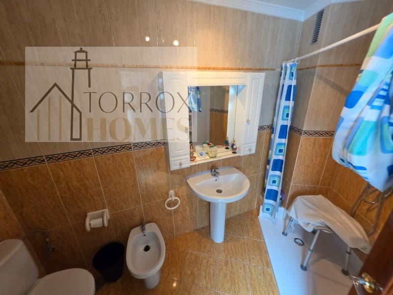 Piso de 3 habitaciones en Torrox-Costa en venta - 306.000 € (Ref: 10166937)