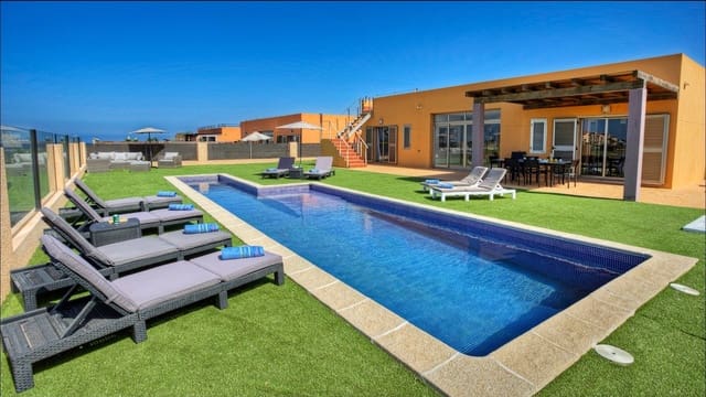 5 quarto Moradia para arrendar em Caleta de Fuste, Antigua com piscina garagem - 3 750 € (Ref: 10173003)
