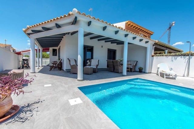 3 bedroom Villa for sale in Punta Prima, Torrevieja with pool garage - € 695,000 (Ref: 10177425)