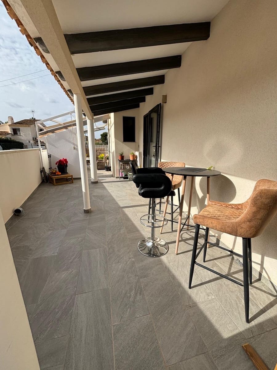 3 bedroom Villa for sale in Punta Prima with pool garage - € 695,000 (Ref: 10177425)