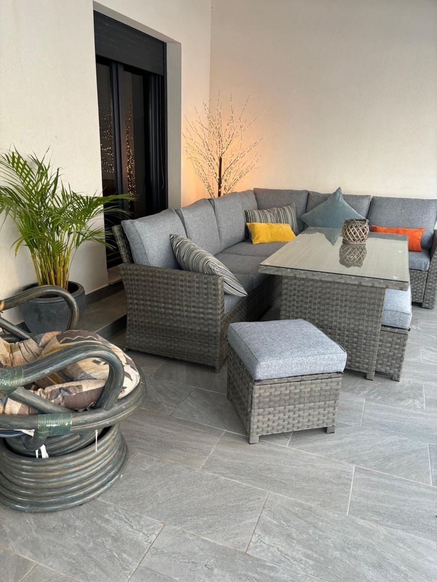 3 bedroom Villa for sale in Punta Prima with pool garage - € 695,000 (Ref: 10177425)