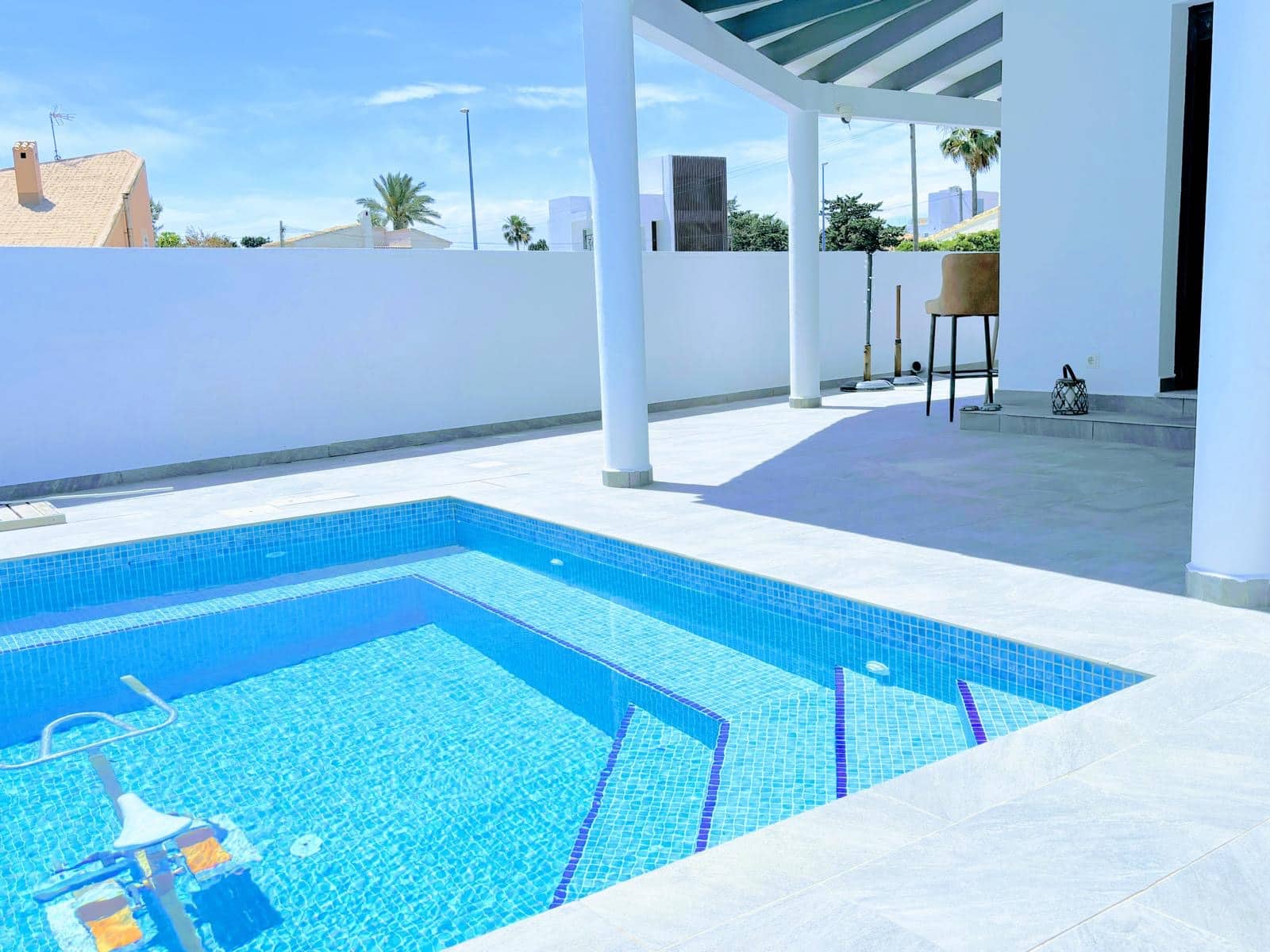 3 bedroom Villa for sale in Punta Prima with pool garage - € 695,000 (Ref: 10177425)