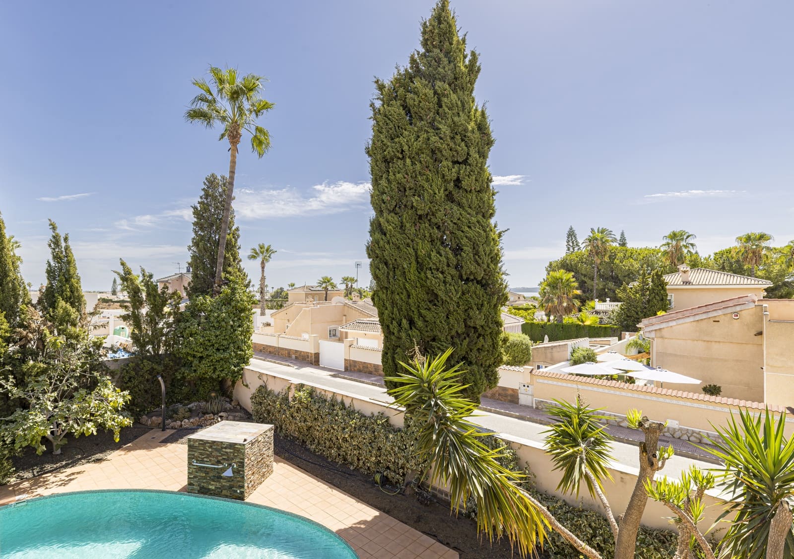 6 soverom Villa til salgs i Ciudad Quesada med svømmebasseng garasje - € 879 000 (Ref: 10176002)