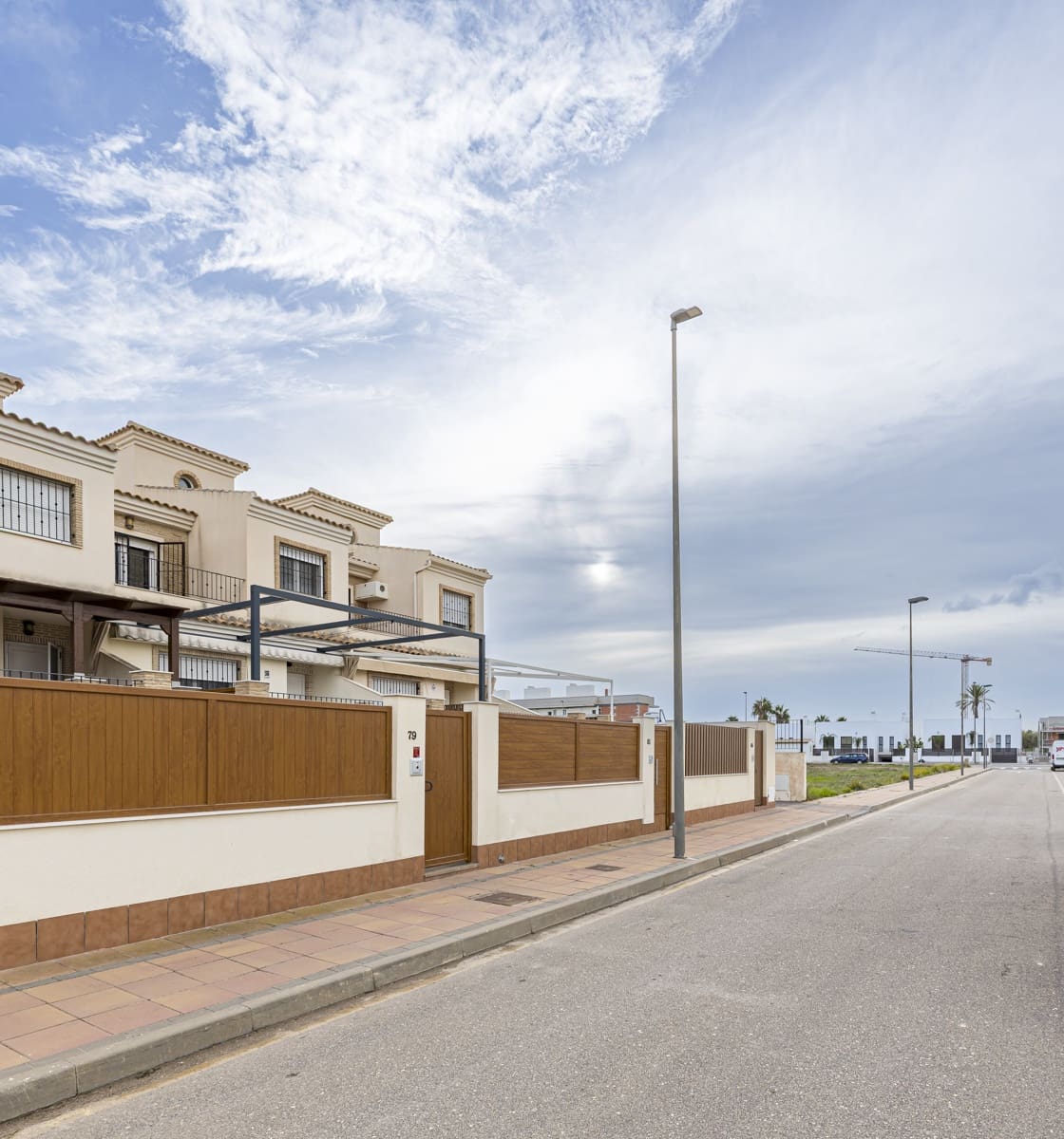 Adosado de 2 habitaciones en Los Alcázares en venta con piscina garaje - 279.500 € (Ref: 10177555)