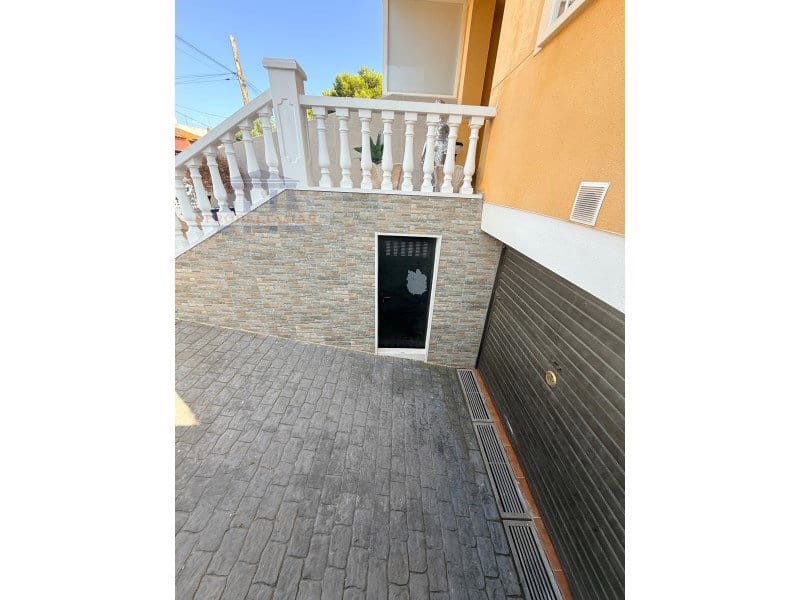 4 makuuhuone Omakotitalo myytävänä paikassa Miami Playa / Miami Platja mukana uima-altaan 
autotalli - 369 000 € (Ref: 10019497)