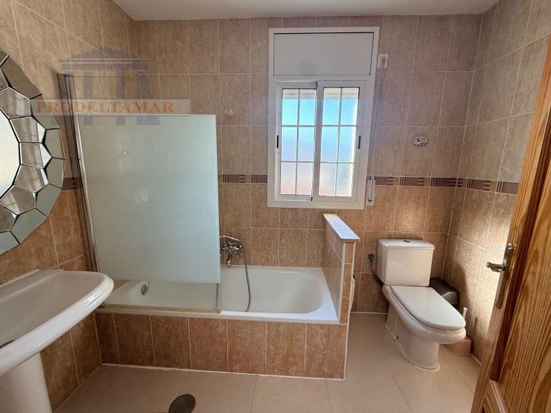 4 makuuhuone Omakotitalo myytävänä paikassa Miami Playa / Miami Platja mukana uima-altaan 
autotalli - 369 000 € (Ref: 10019497)