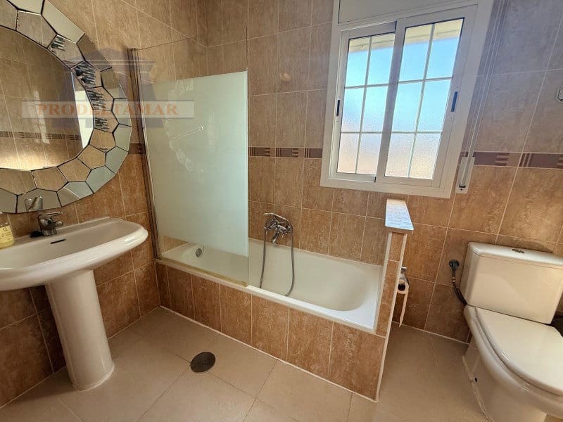 4 makuuhuone Omakotitalo myytävänä paikassa Miami Playa / Miami Platja mukana uima-altaan 
autotalli - 369 000 € (Ref: 10019497)