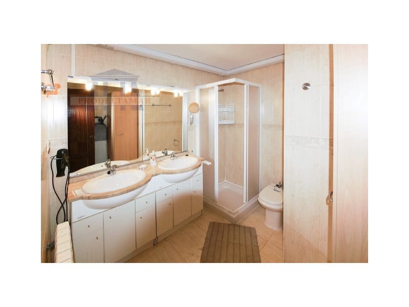 6 bedroom Villa for sale in Miami Playa / Miami Platja with pool - € 385,000 (Ref: 8567402)