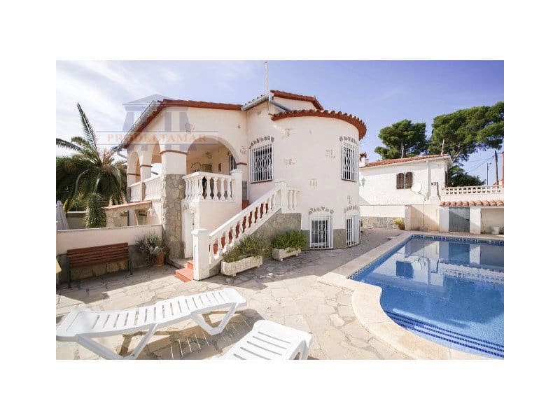 6 bedroom Villa for sale in Miami Playa / Miami Platja with pool - € 385,000 (Ref: 8567402)