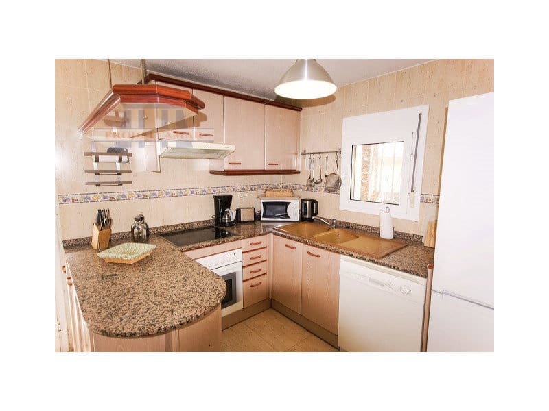 6 bedroom Villa for sale in Miami Playa / Miami Platja with pool - € 385,000 (Ref: 8567402)