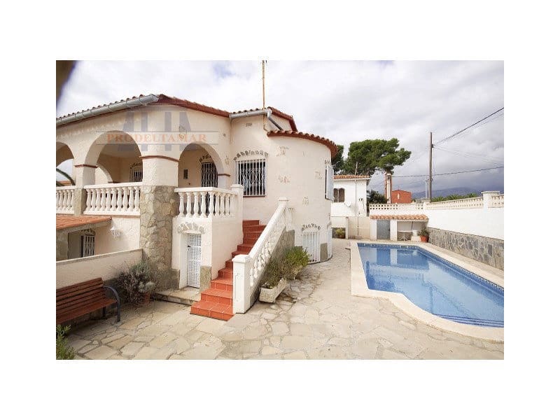 6 bedroom Villa for sale in Miami Playa / Miami Platja with pool - € 385,000 (Ref: 8567402)