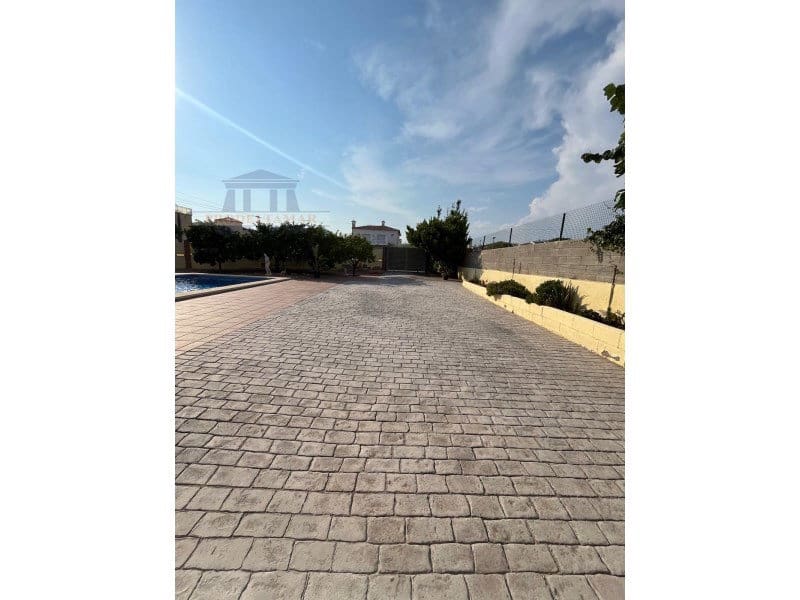 Chalet de 5 habitaciones en Mont-roig del Camp en venta con piscina garaje - 375.000 € (Ref: 9183576)