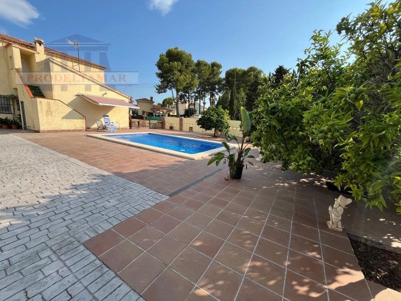 Chalet de 5 habitaciones en Mont-roig del Camp en venta con piscina garaje - 375.000 € (Ref: 9183576)