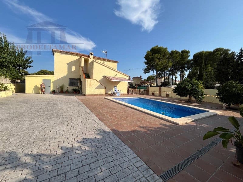 Chalet de 5 habitaciones en Mont-roig del Camp en venta con piscina garaje - 375.000 € (Ref: 9183576)