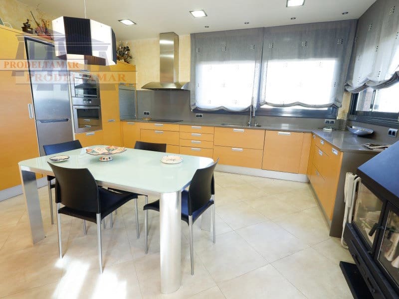 4 makuuhuone Huvila myytävänä paikassa L'Ampolla mukana 
autotalli - 550 000 € (Ref: 9353361)