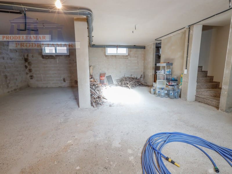 4 slaapkamer Villa te koop in L'Ampolla met garage - € 599.000 (Ref: 9362034)