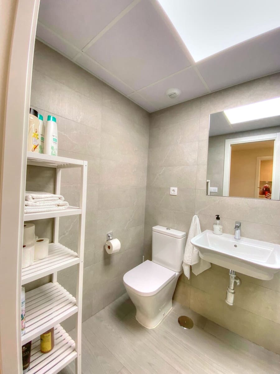 2 soveværelse Lejlighed til leje i Benajarafe med swimmingpool garage - € 1.100 (Ref: 10040682)